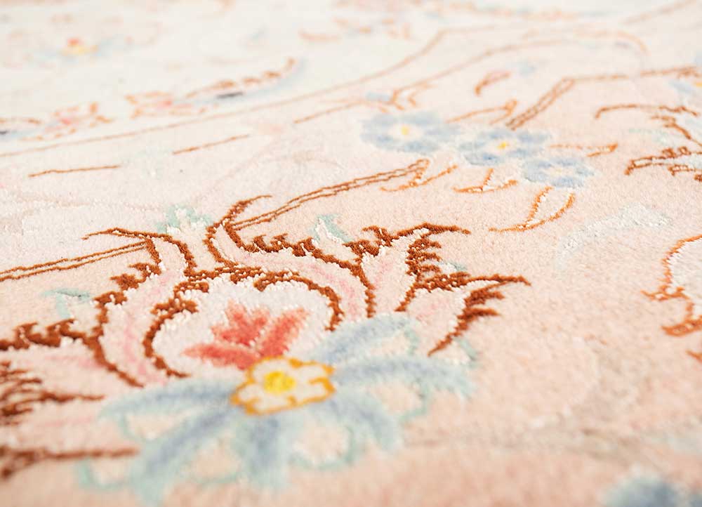 gulmarg gold wool and silk hand knotted Rug - CloseUp