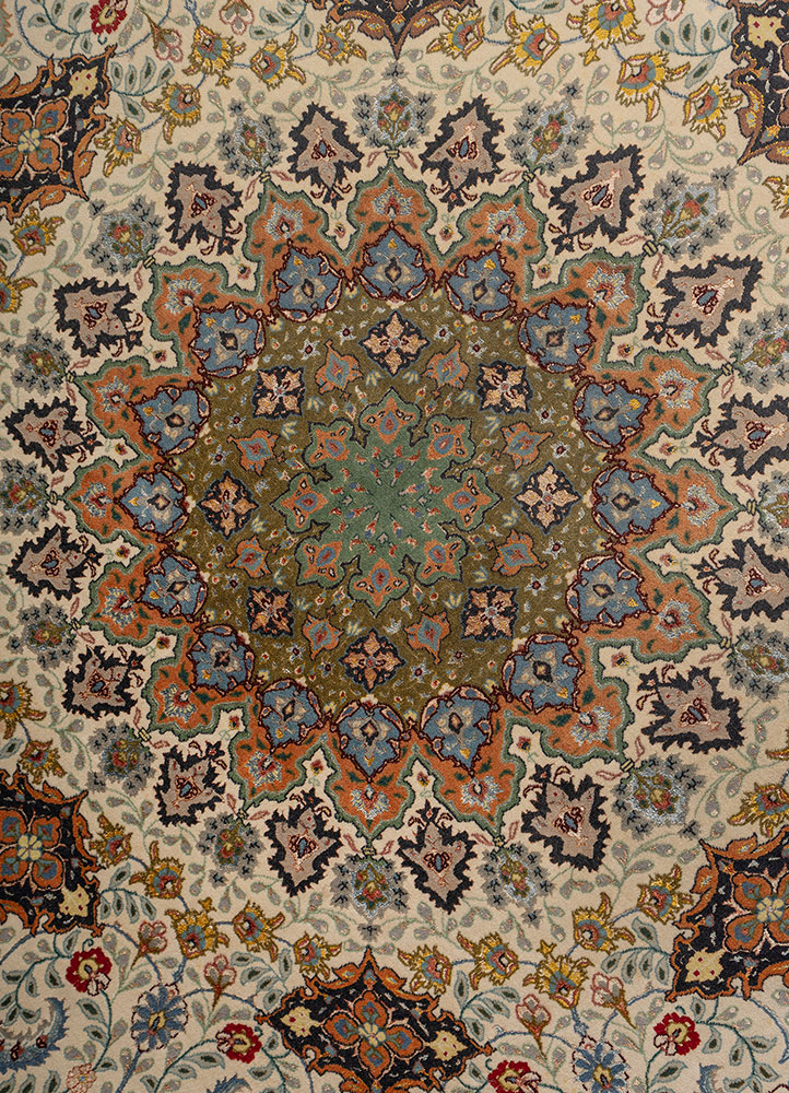gulmarg green wool and silk hand knotted Rug - CloseUp