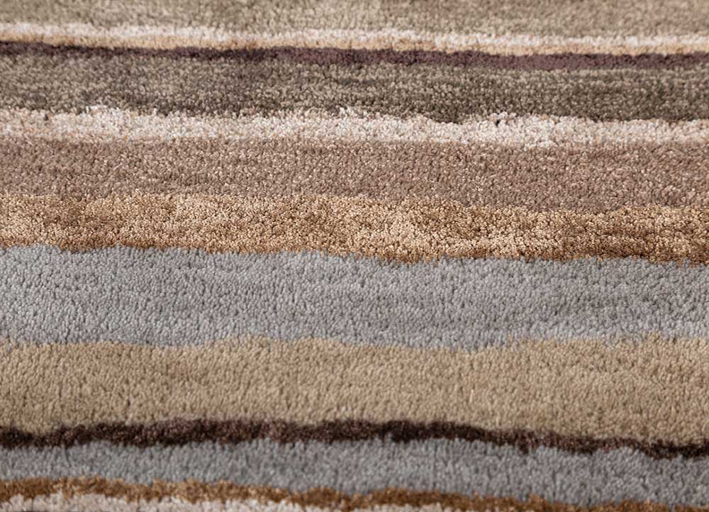 linear grey and black wool and viscose hand tufted Rug - CloseUp