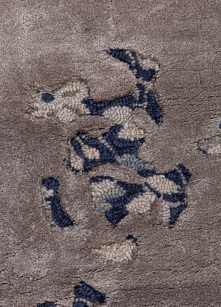 mythos grey and black wool and viscose hand tufted Rug - CloseUp