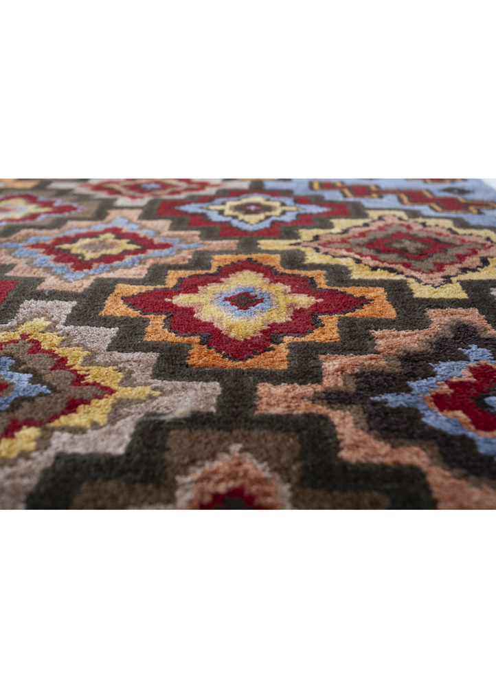 nuray grey and black wool and bamboo silk hand knotted Rug - CloseUp