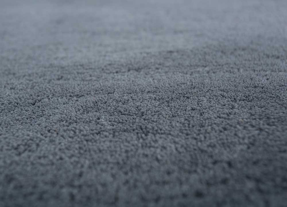 linear blue wool hand tufted Rug - CloseUp