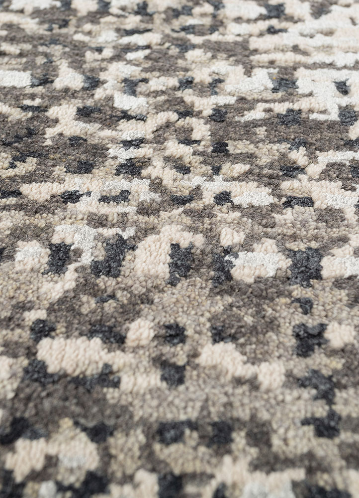 uvenuti grey and black wool and bamboo silk hand knotted Rug - CloseUp