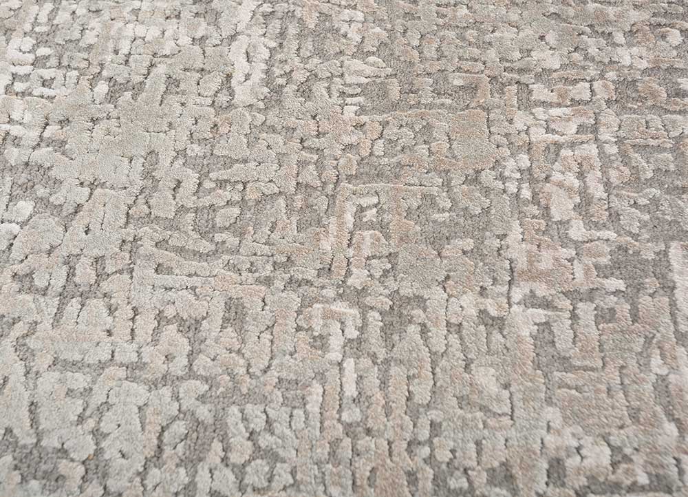 uvenuti grey and black wool and bamboo silk hand knotted Rug - CloseUp