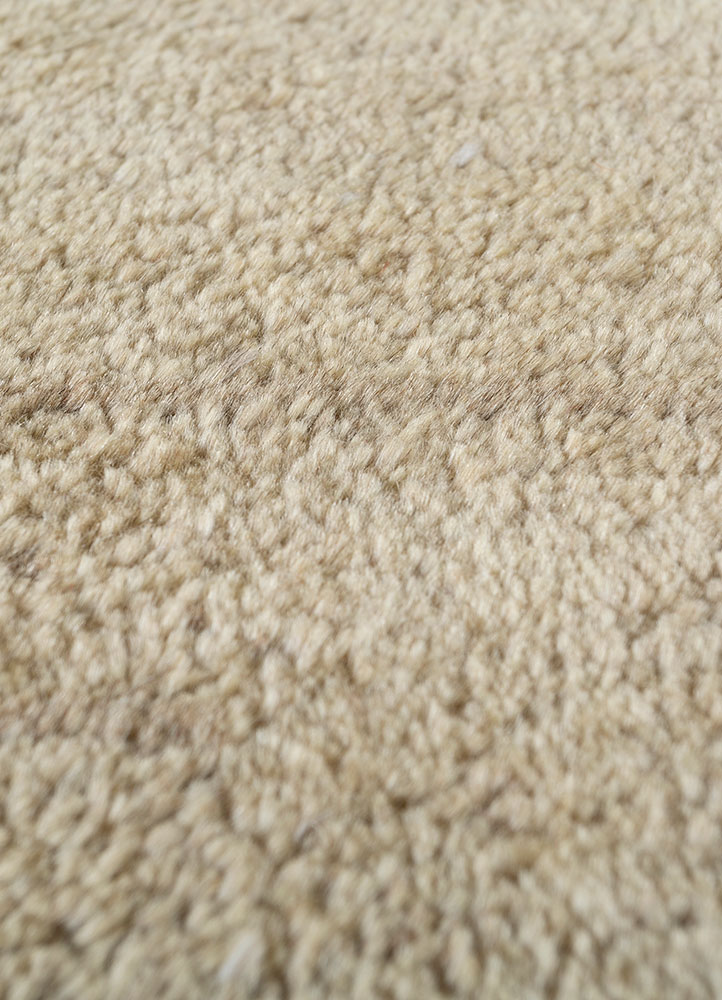 manifest gold wool hand knotted Rug - CloseUp