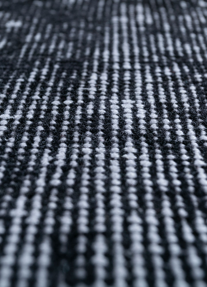 lacuna grey and black wool hand knotted Rug - CloseUp