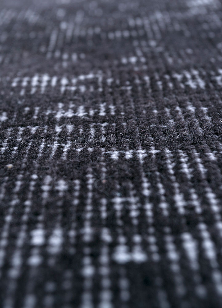lacuna grey and black wool hand knotted Rug - CloseUp