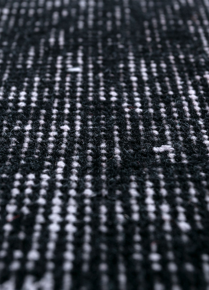 lacuna grey and black wool hand knotted Rug - CloseUp