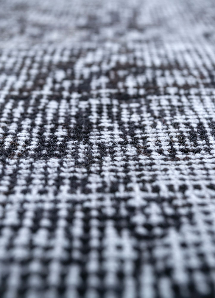 lacuna grey and black wool hand knotted Rug - CloseUp
