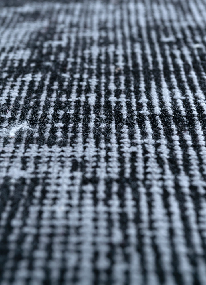 lacuna grey and black wool hand knotted Rug - CloseUp