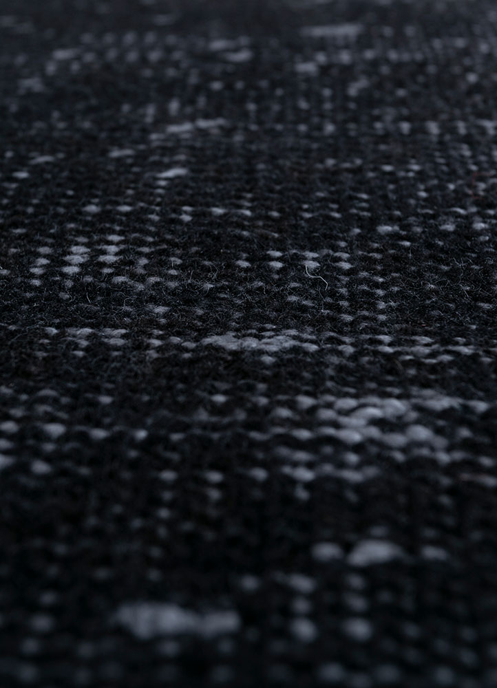 lacuna grey and black wool hand knotted Rug - CloseUp