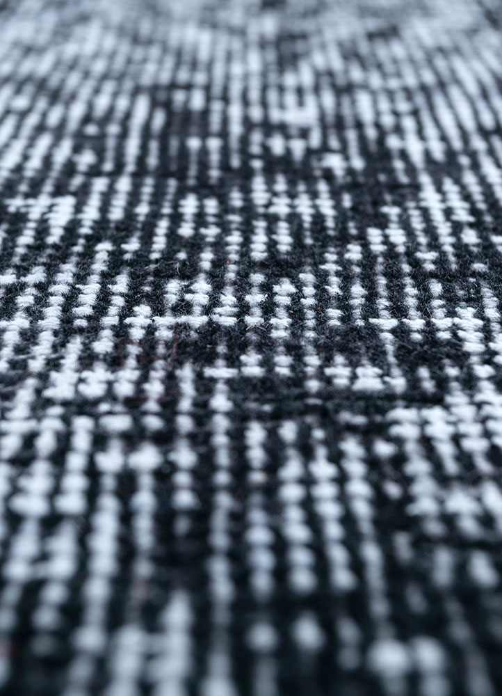lacuna grey and black wool hand knotted Rug - CloseUp