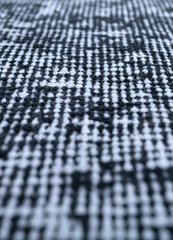 lacuna grey and black wool hand knotted Rug - CloseUp