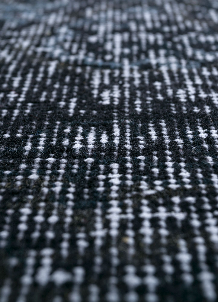 lacuna grey and black wool hand knotted Rug - CloseUp