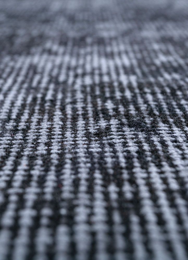 lacuna grey and black wool hand knotted Rug - CloseUp