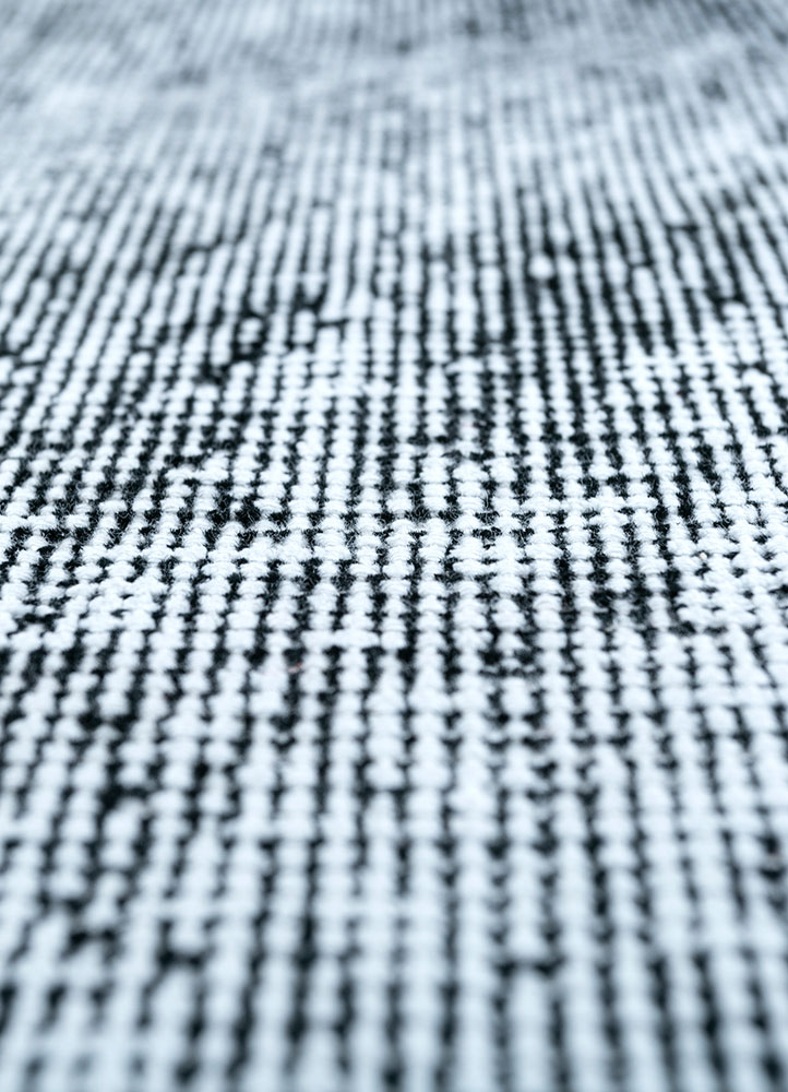 lacuna grey and black wool hand knotted Rug - CloseUp