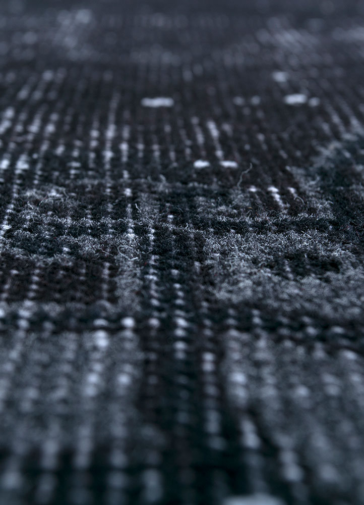 lacuna grey and black wool hand knotted Rug - CloseUp