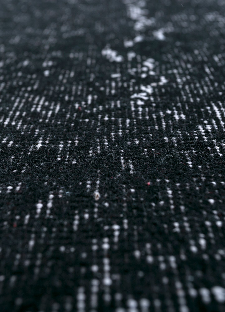 lacuna grey and black wool hand knotted Rug - CloseUp