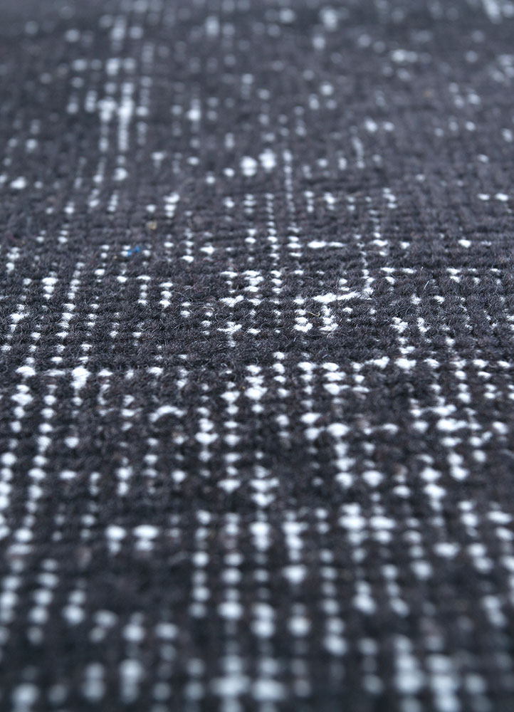 lacuna grey and black wool hand knotted Rug - CloseUp