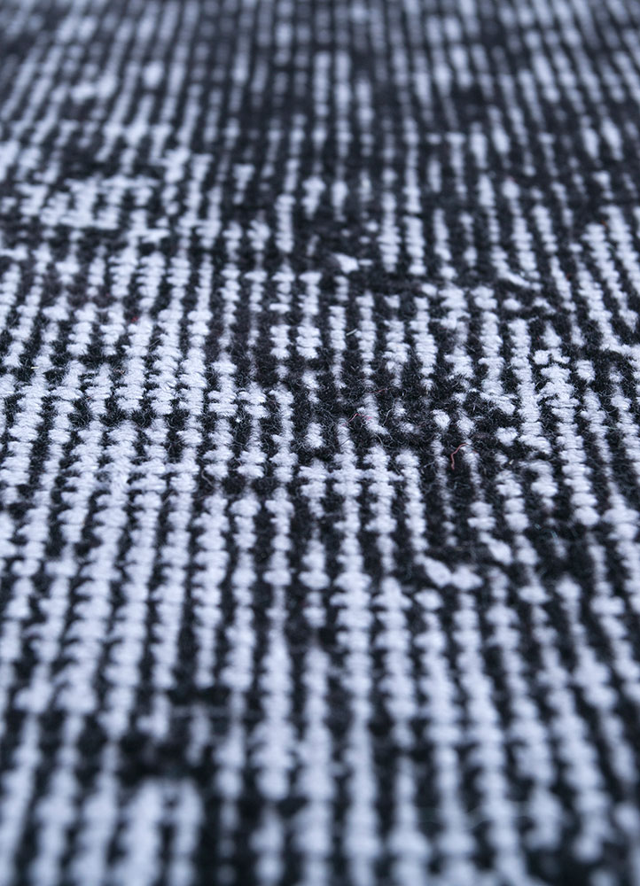 lacuna grey and black wool hand knotted Rug - CloseUp