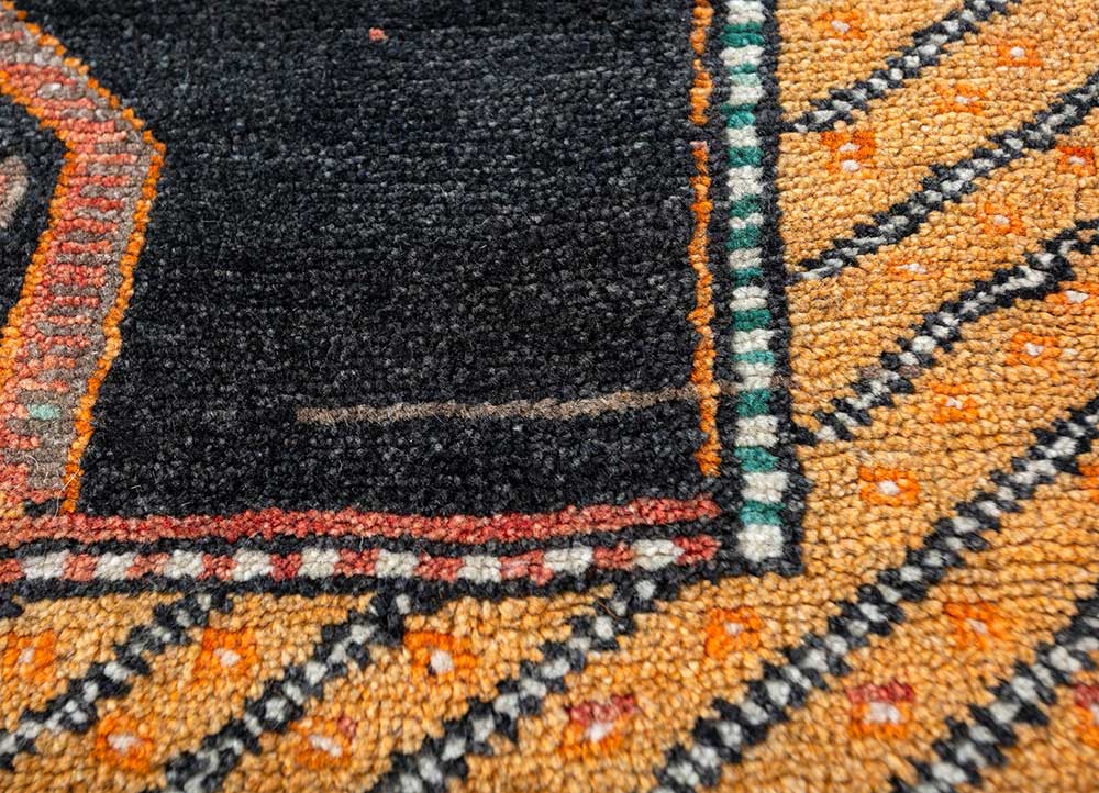 nuray grey and black wool hand knotted Rug - CloseUp