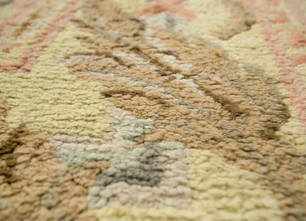 aalam gold wool hand knotted Rug - CloseUp