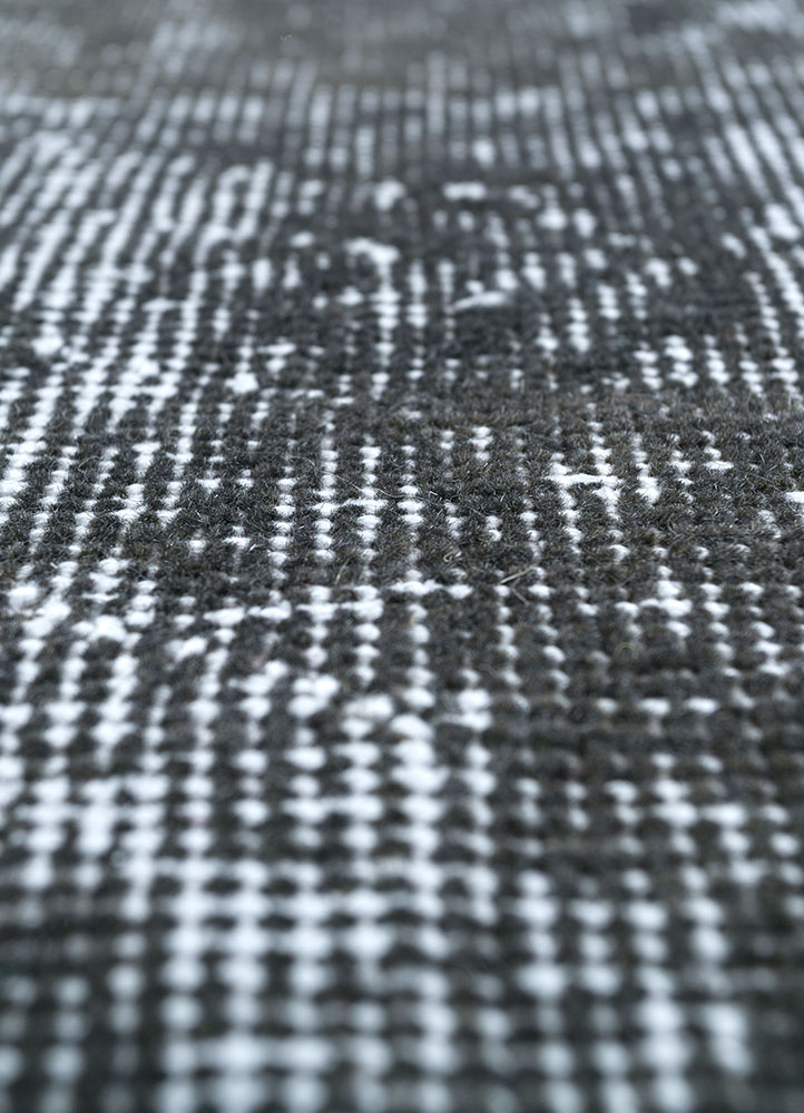 lacuna grey and black wool hand knotted Rug - CloseUp