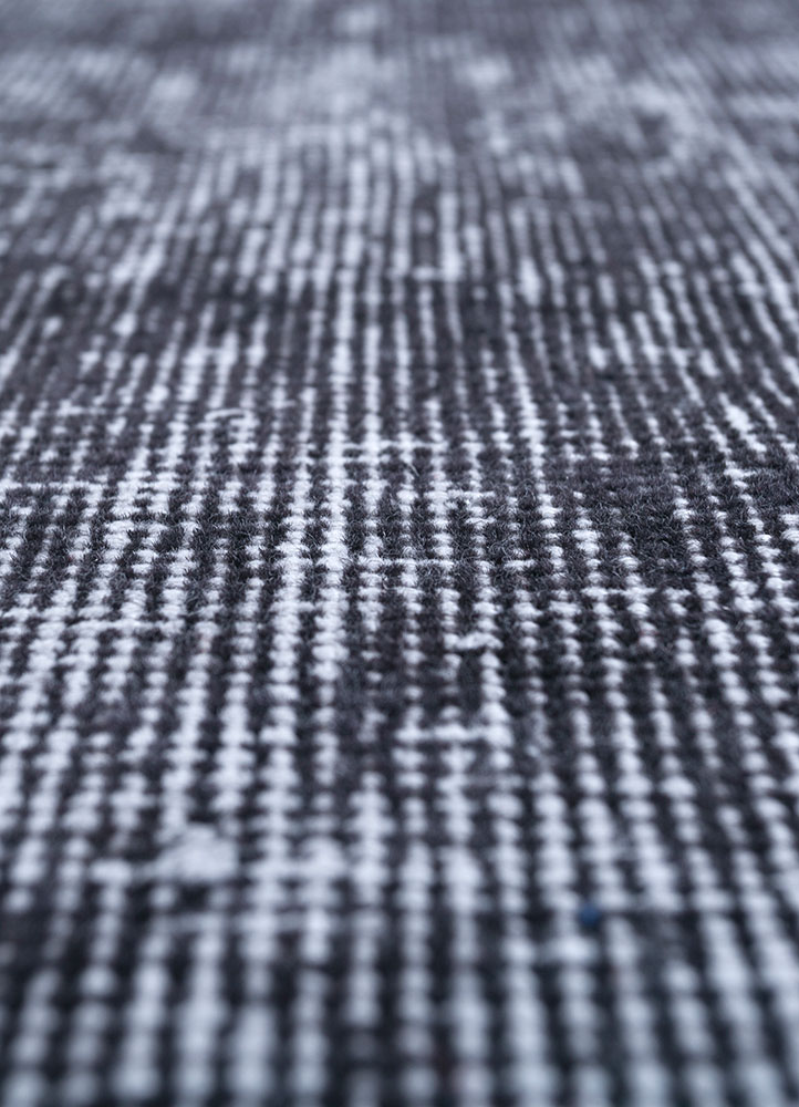 lacuna grey and black wool hand knotted Rug - CloseUp