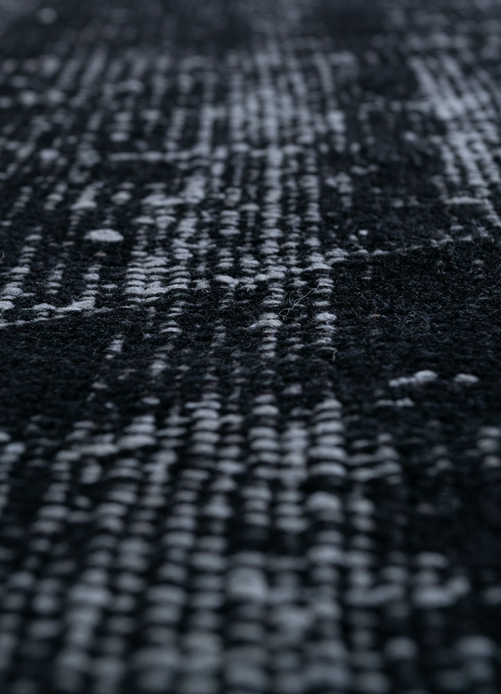 lacuna grey and black wool hand knotted Rug - CloseUp