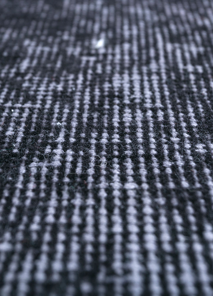 lacuna grey and black wool hand knotted Rug - CloseUp