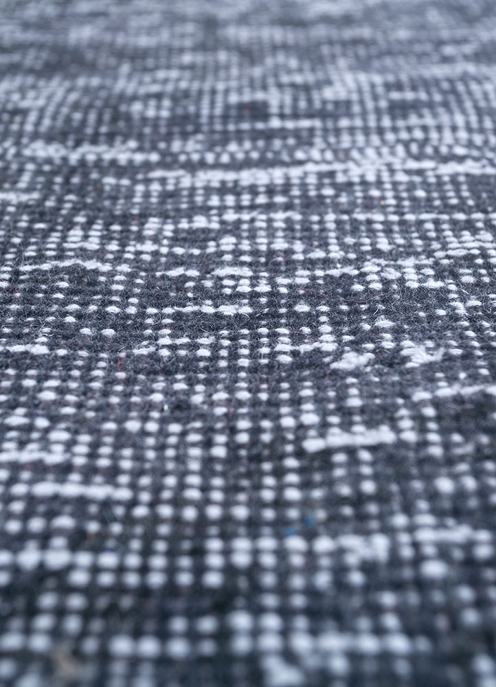 lacuna grey and black wool hand knotted Rug - CloseUp