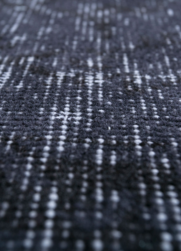 lacuna grey and black wool hand knotted Rug - CloseUp