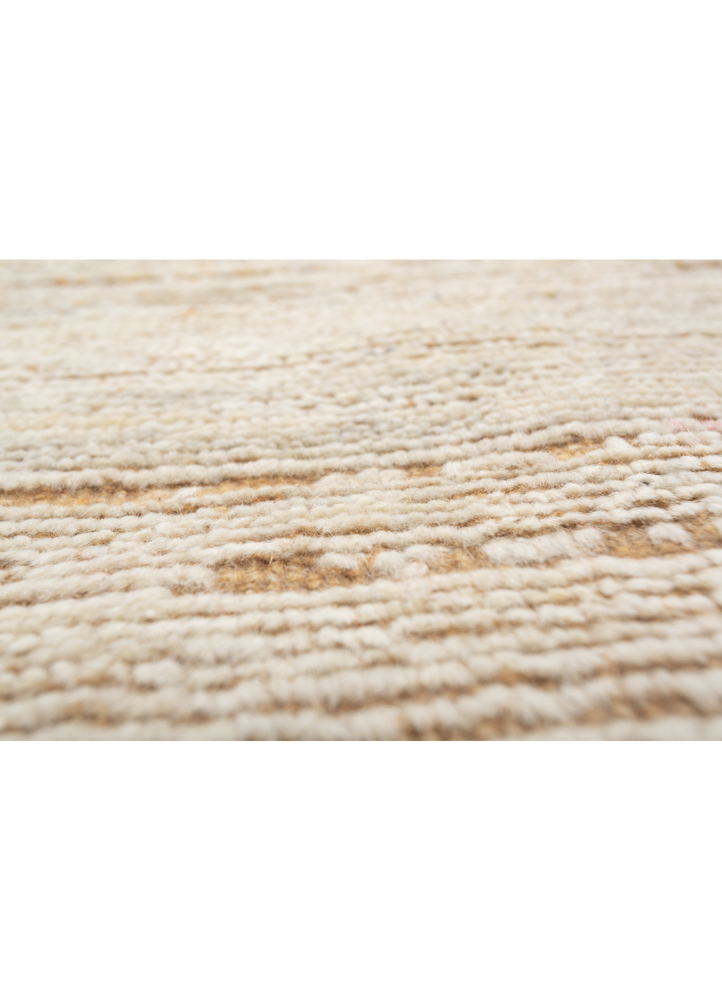 manifest ivory wool hand knotted Rug - CloseUp
