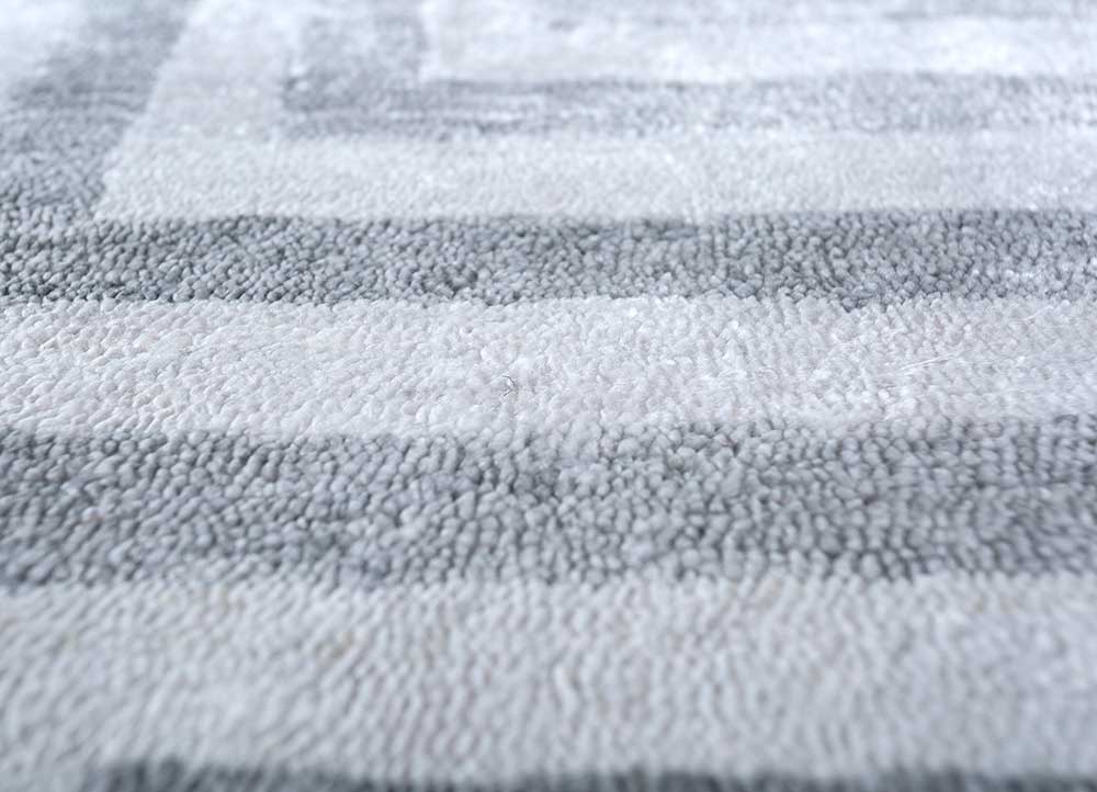 azalea grey and black viscose hand knotted Rug - CloseUp