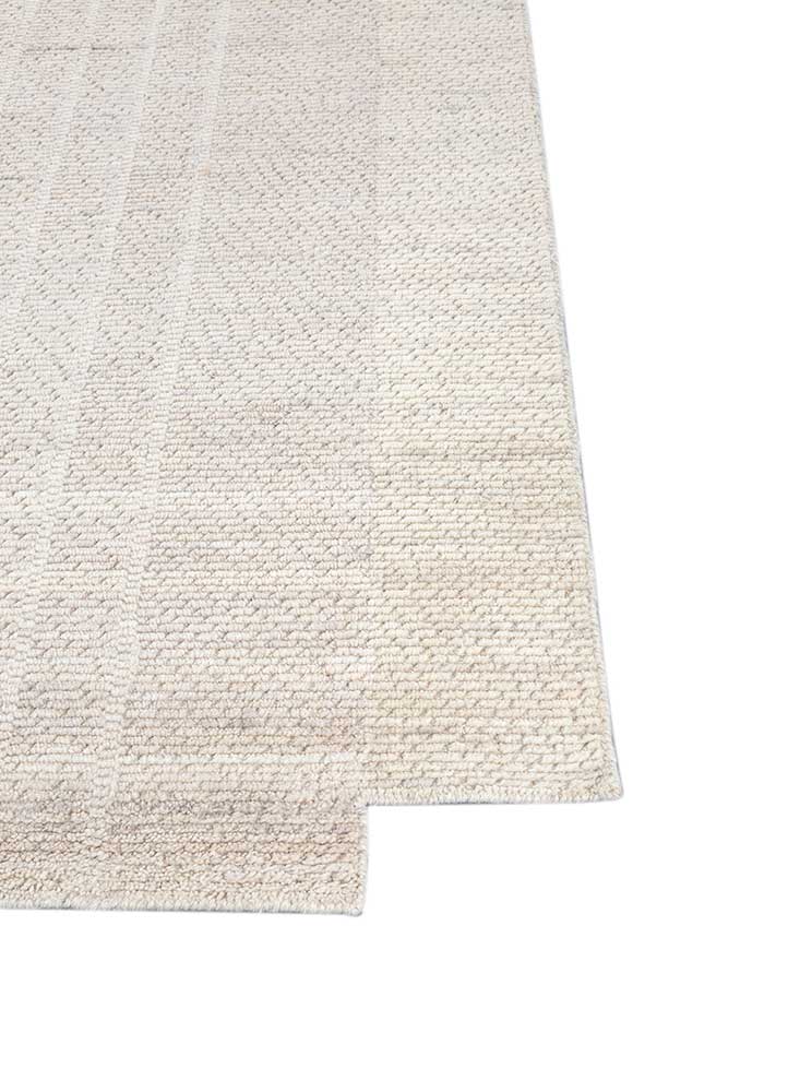 saga ivory wool hand loom Rug - Corner