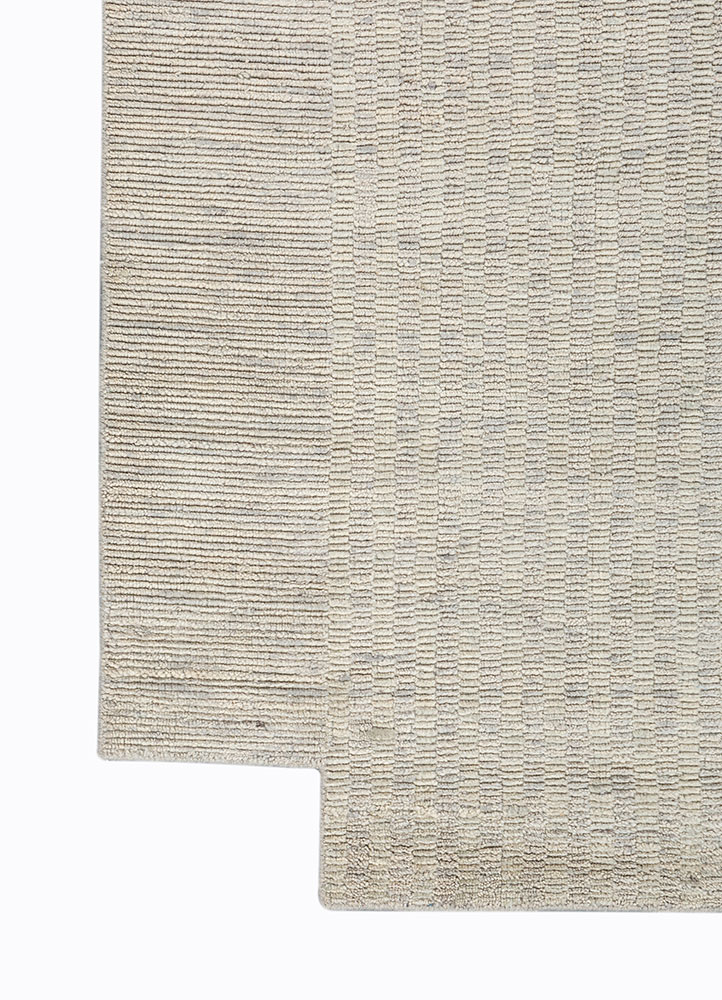 saga ivory wool hand loom Rug - Corner