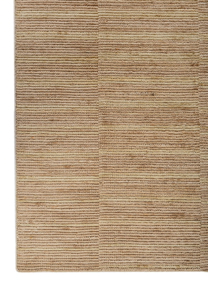 saga gold wool hand loom Rug - Corner