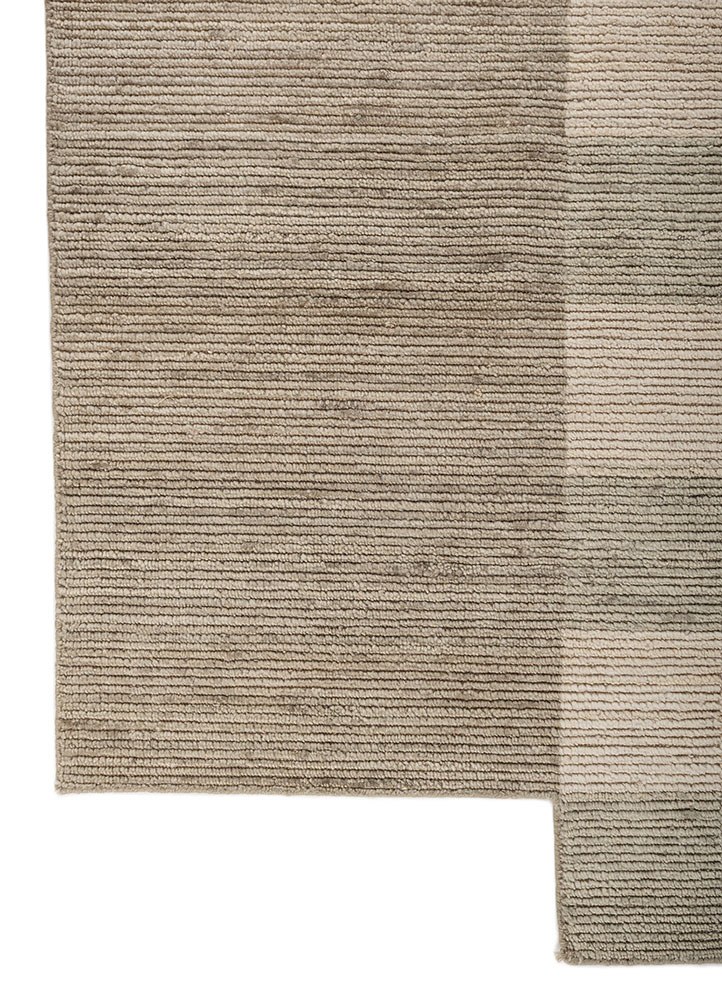 saga green wool hand loom Rug - Corner