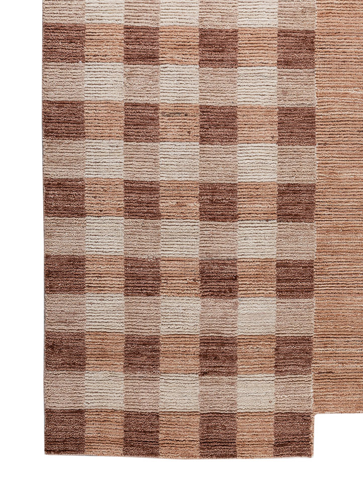 saga red and orange wool hand loom Rug - Corner