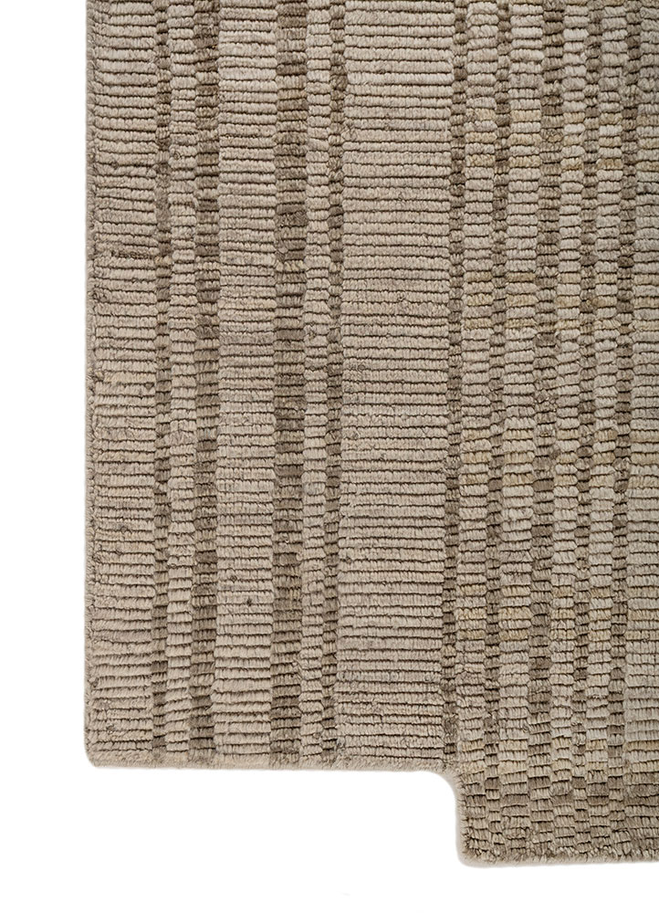 saga gold wool hand loom Rug - Corner