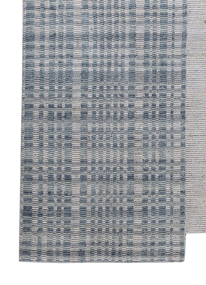 saga blue wool hand loom Rug - Corner