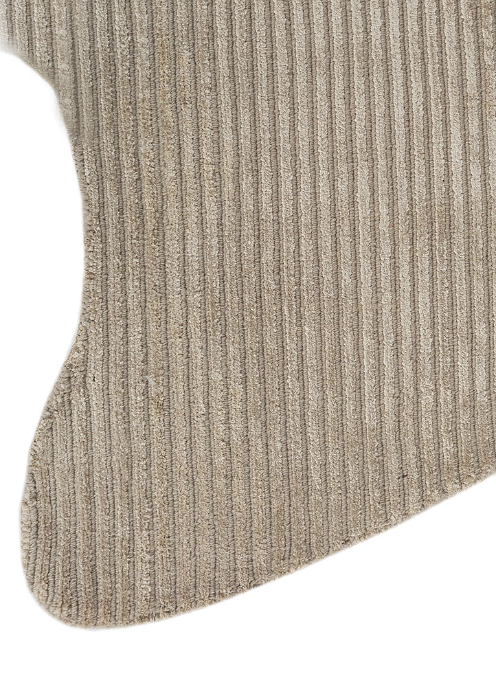 saga ivory wool and viscose hand loom Rug - Corner