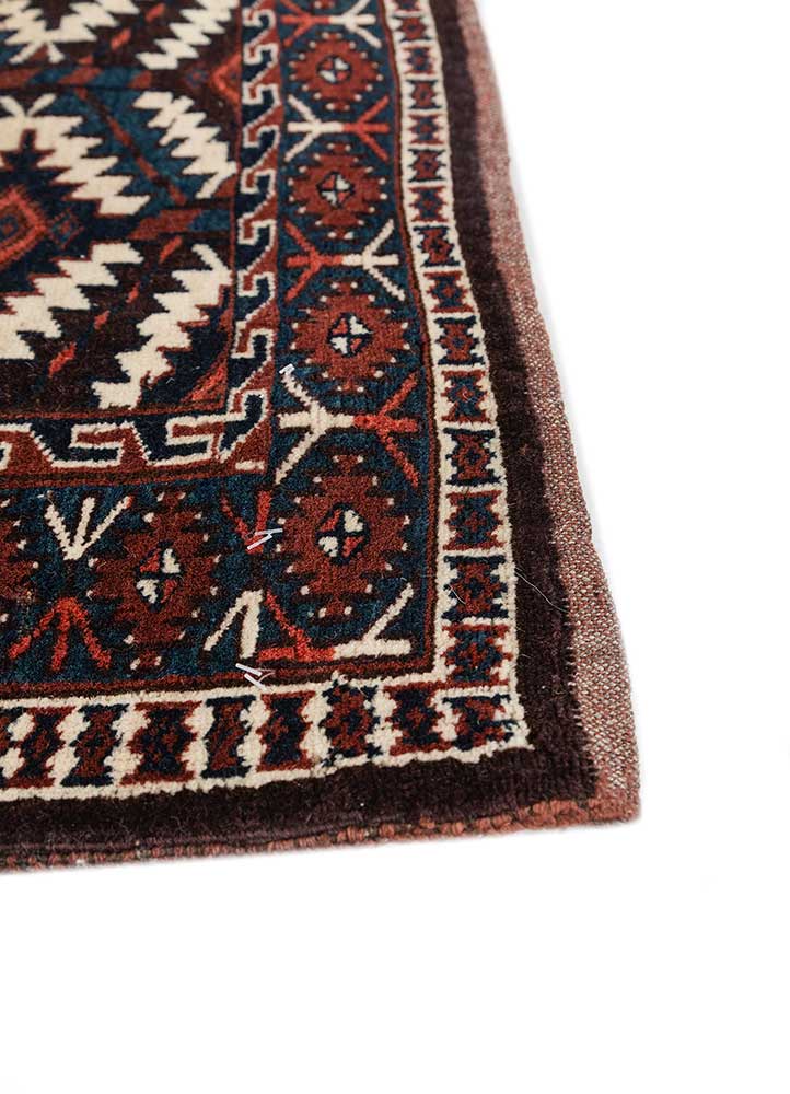 aalam ivory wool hand knotted Rug - Corner