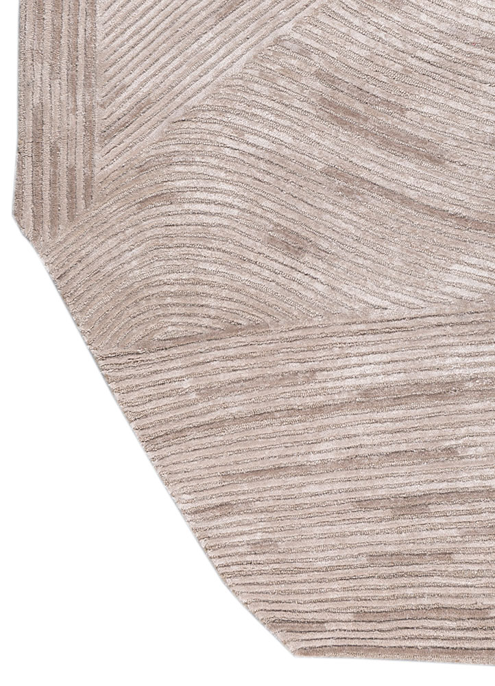 infini ivory wool and viscose hand tufted Rug - Corner