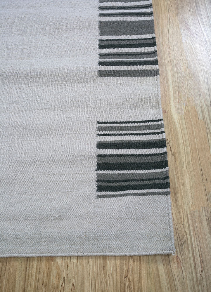 indusbar grey and black wool flat weaves Rug - Corner