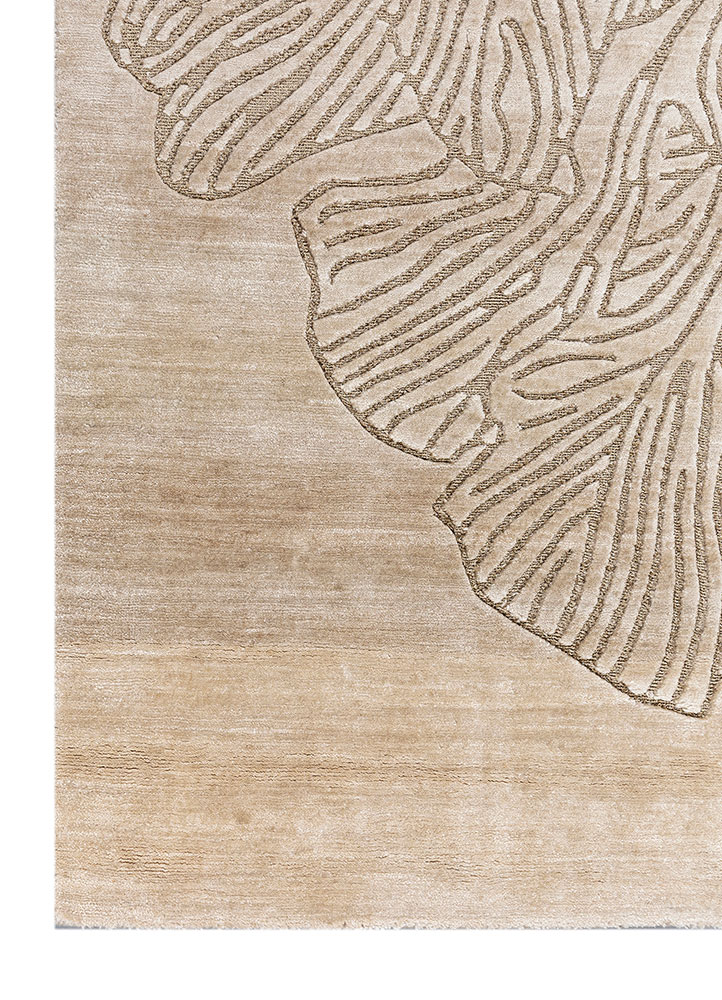 azalea ivory tencil and zari hand knotted Rug - Corner