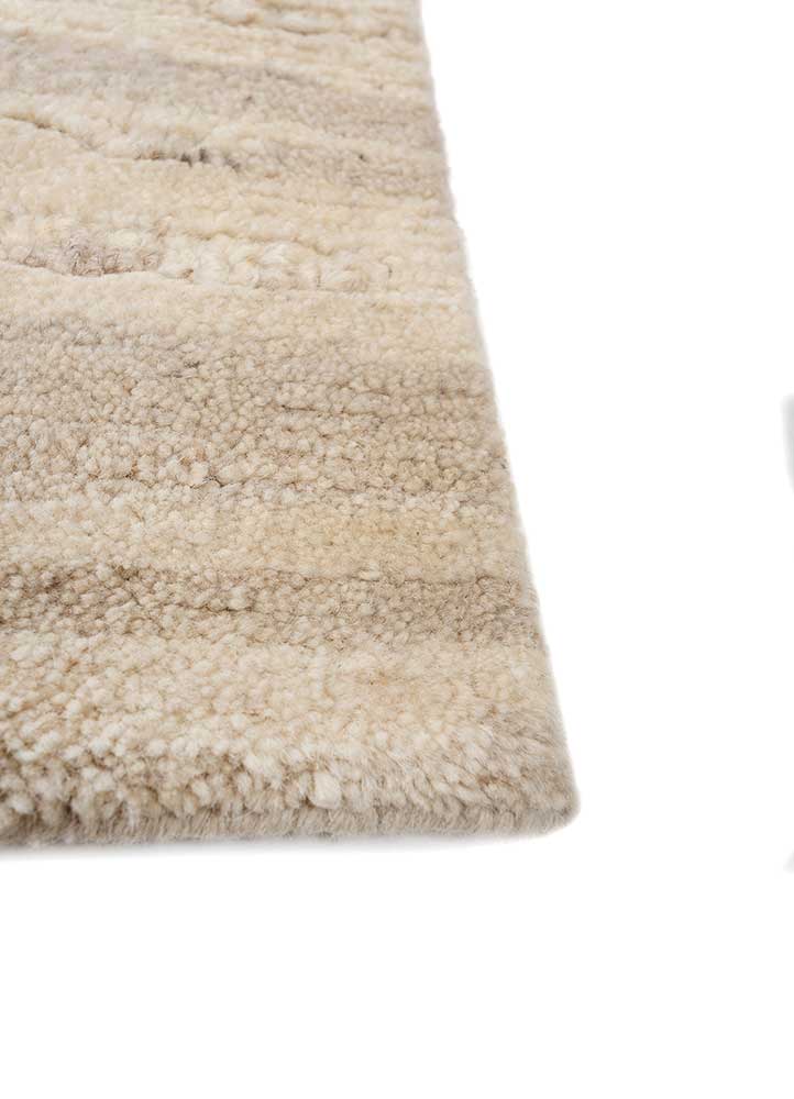 aprezo ivory wool hand knotted Rug - Corner