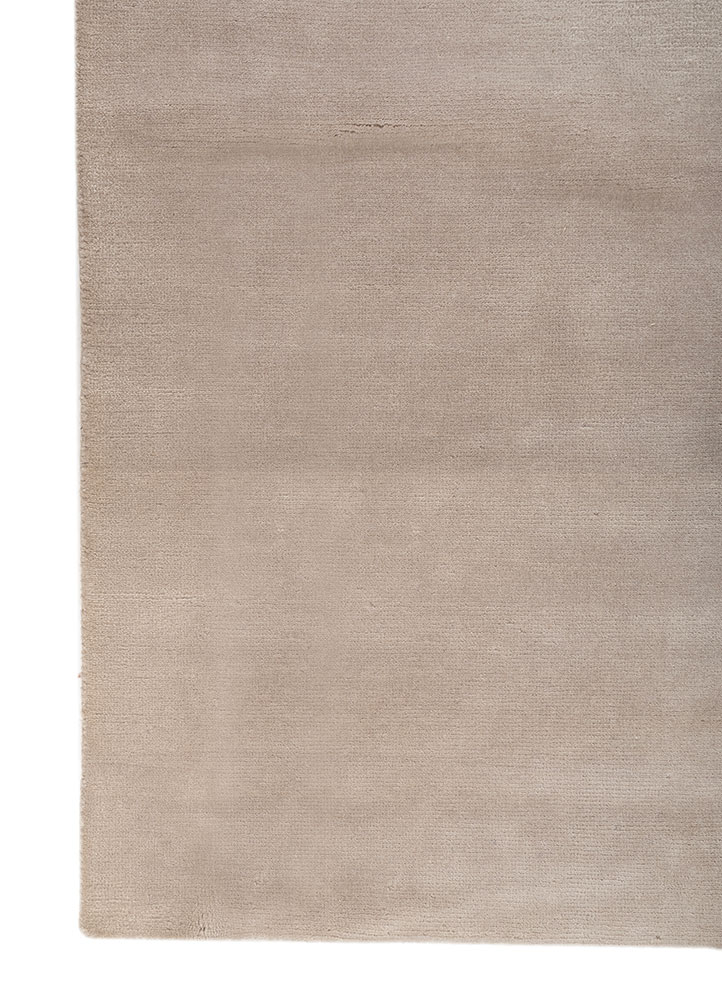 sthir ivory wool hand knotted Rug - Corner
