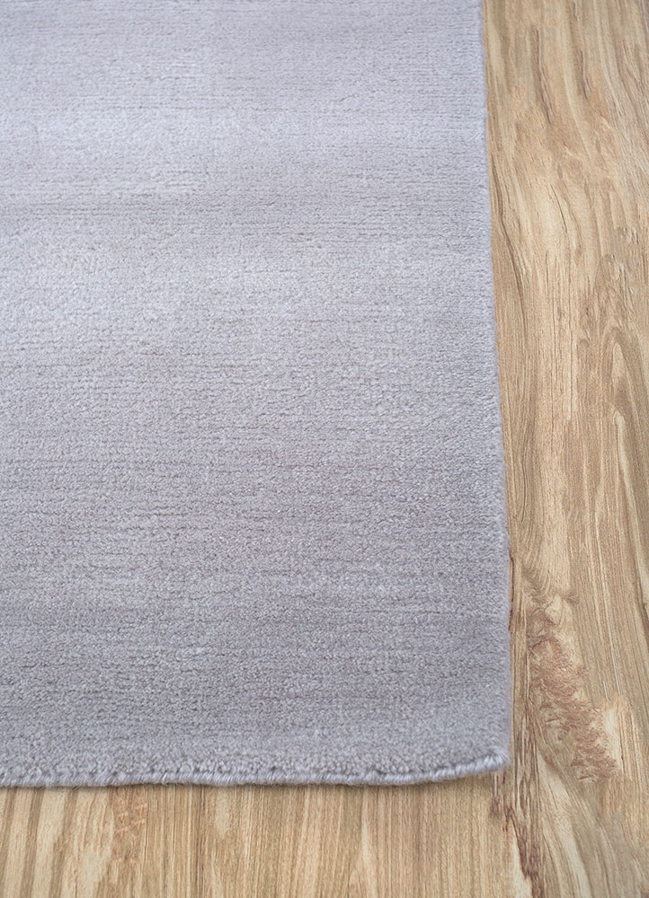 sthir ivory wool hand knotted Rug - Corner