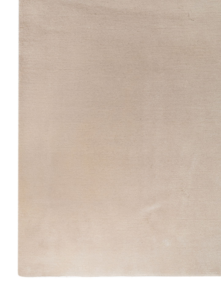 sthir ivory wool hand knotted Rug - Corner